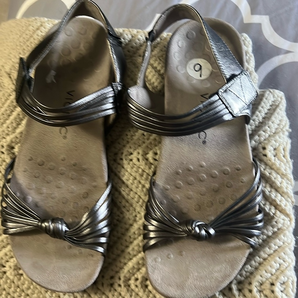 Vionic Talulah Women's 9Hook & Loop Metallic Sandals Adjustable Comfort